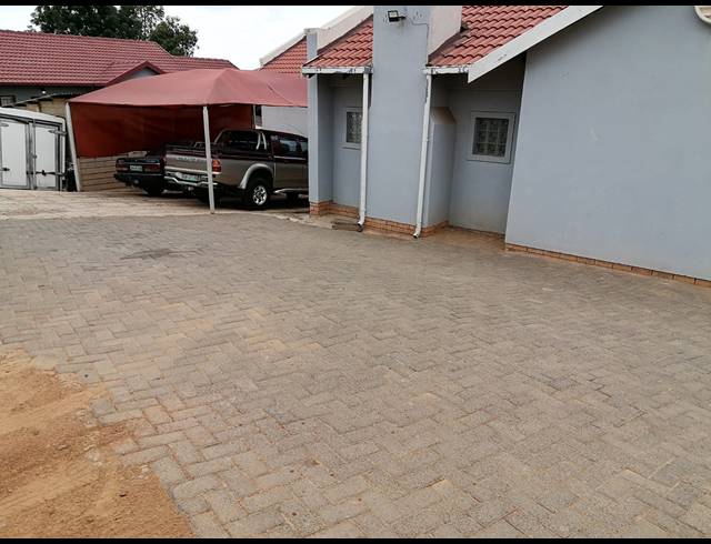 3 BEDROOM HOUSE FOR SALE IN TLHABANE WEST